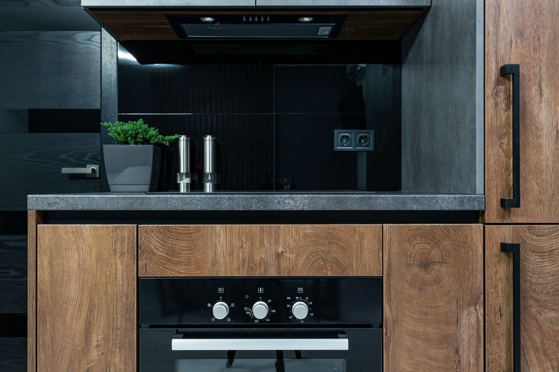 Kitchen in oak and black steel