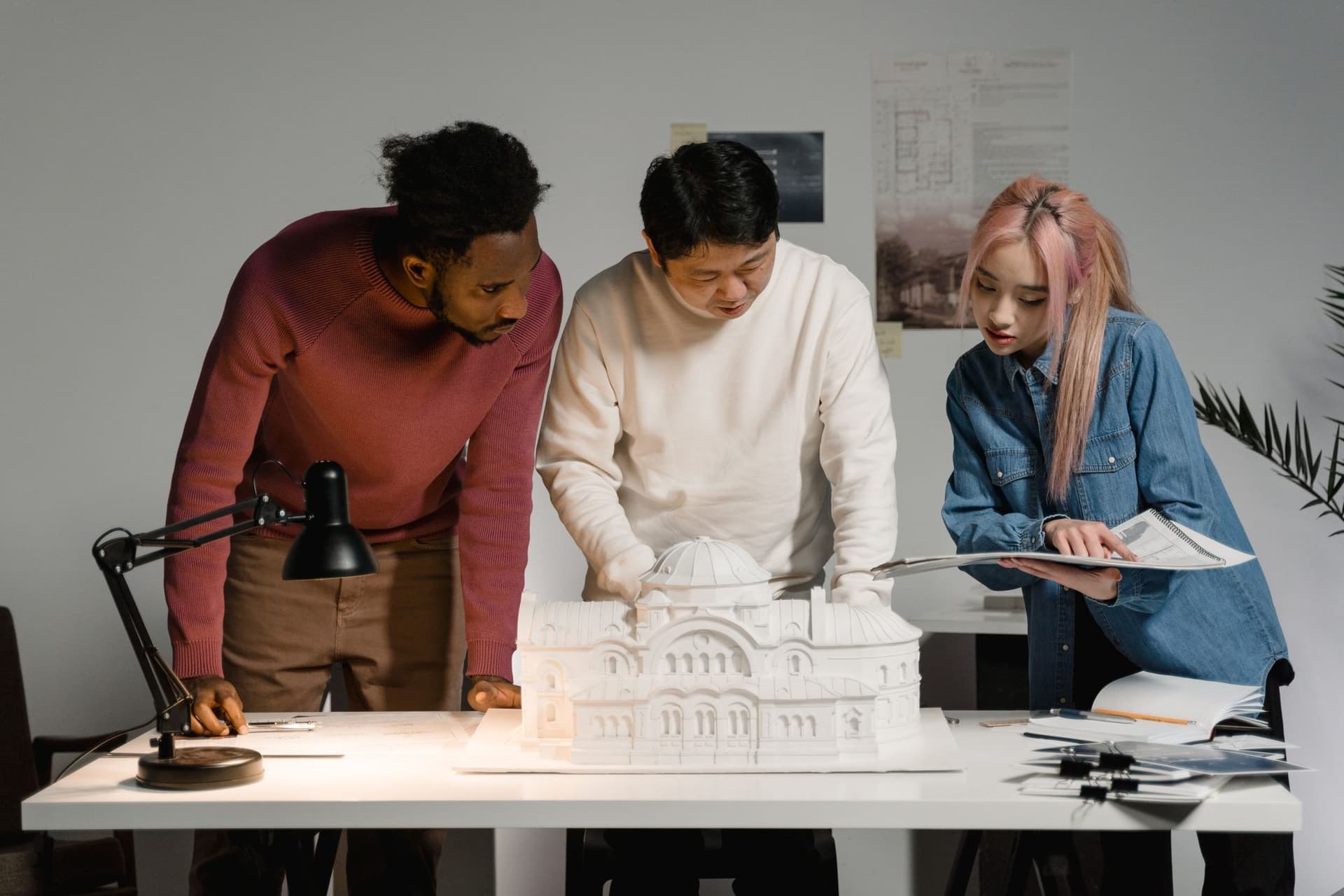 The team around a white site model